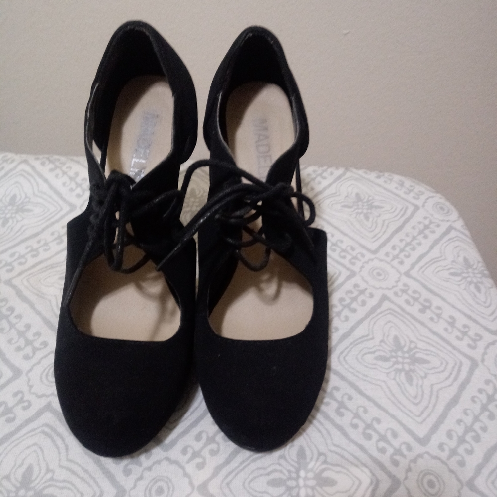 Shoes - Picture 4 of 5